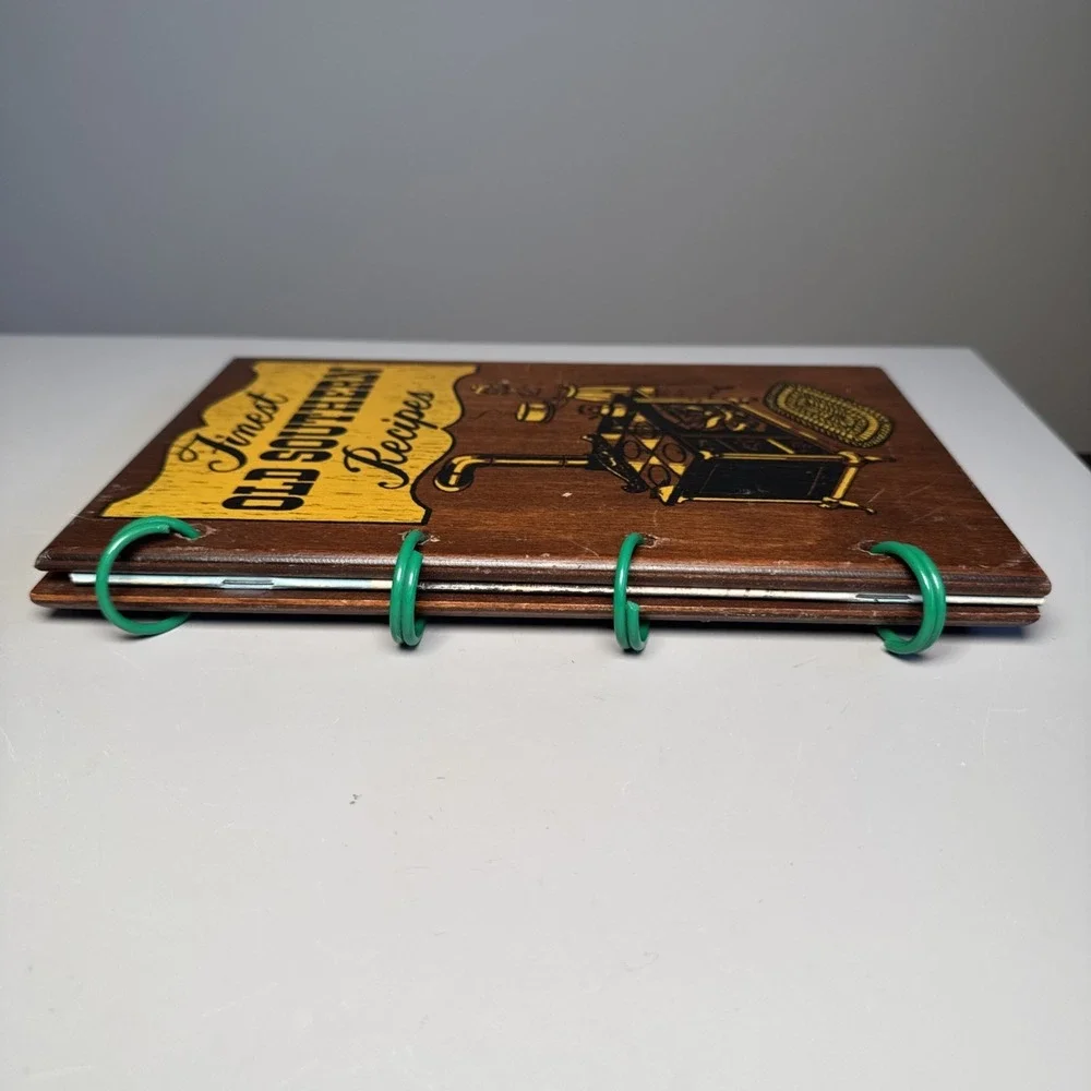 Vtg 1972 Southern Cook Book 250 Recipes Claire Davidow Wooden Cover Paperback